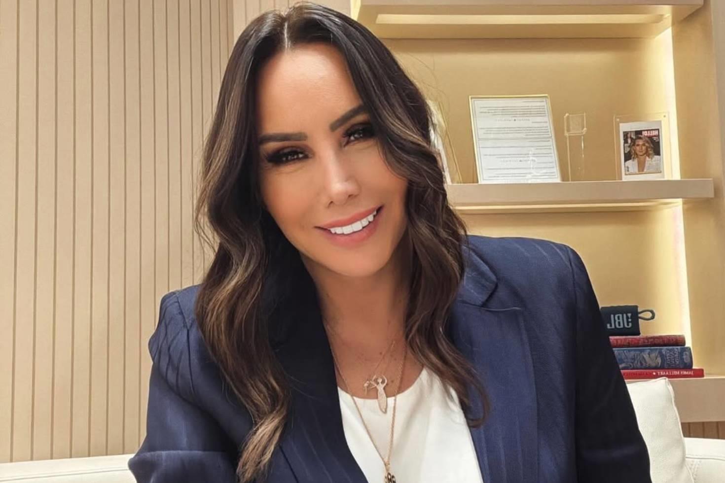 Asena doğum gününde böyle coştu Dansı ve tarzıyla dikkat çekti