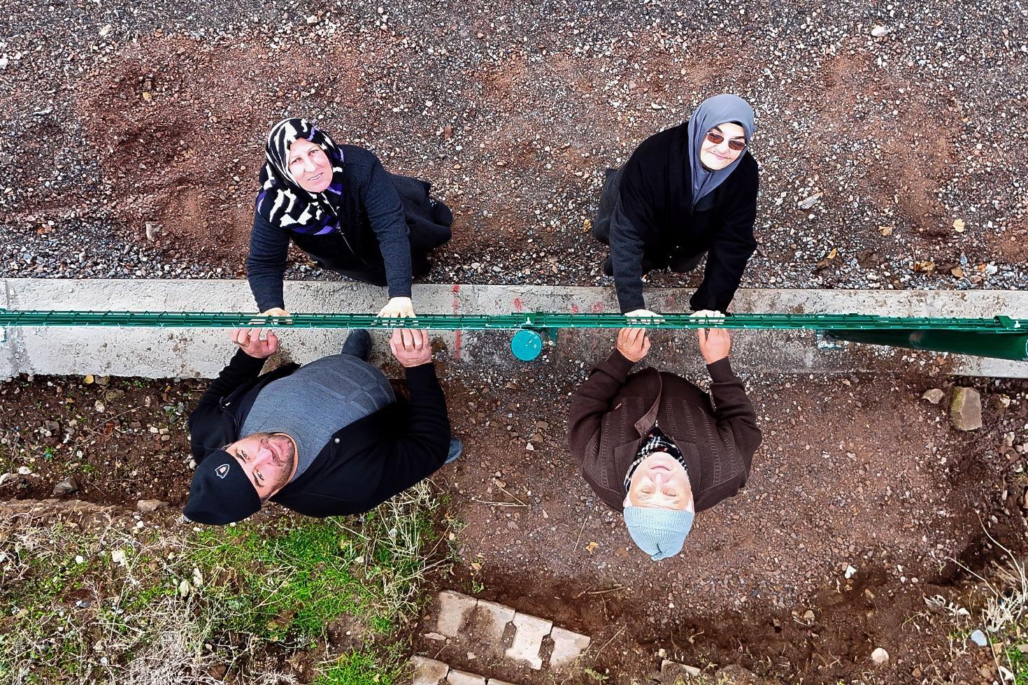 Kemal Sunal’ın filmi gerçek oldu Gece yarısı çekilen tel örgüye mahalleli isyan etti