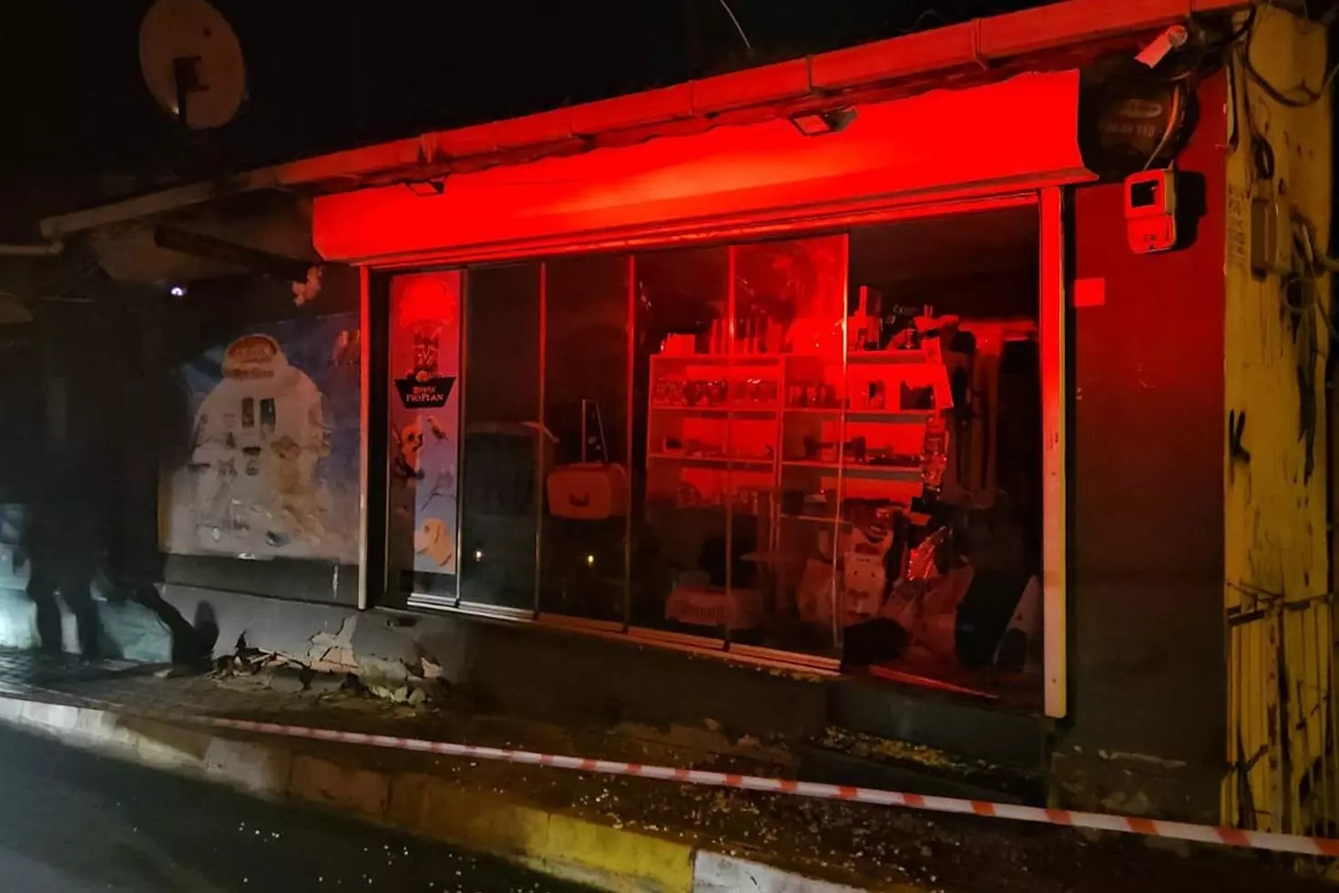 Sarıyer’de üst katı kayan bina gecekonduya yaslandı: Facianın eşiğinden dönüldü