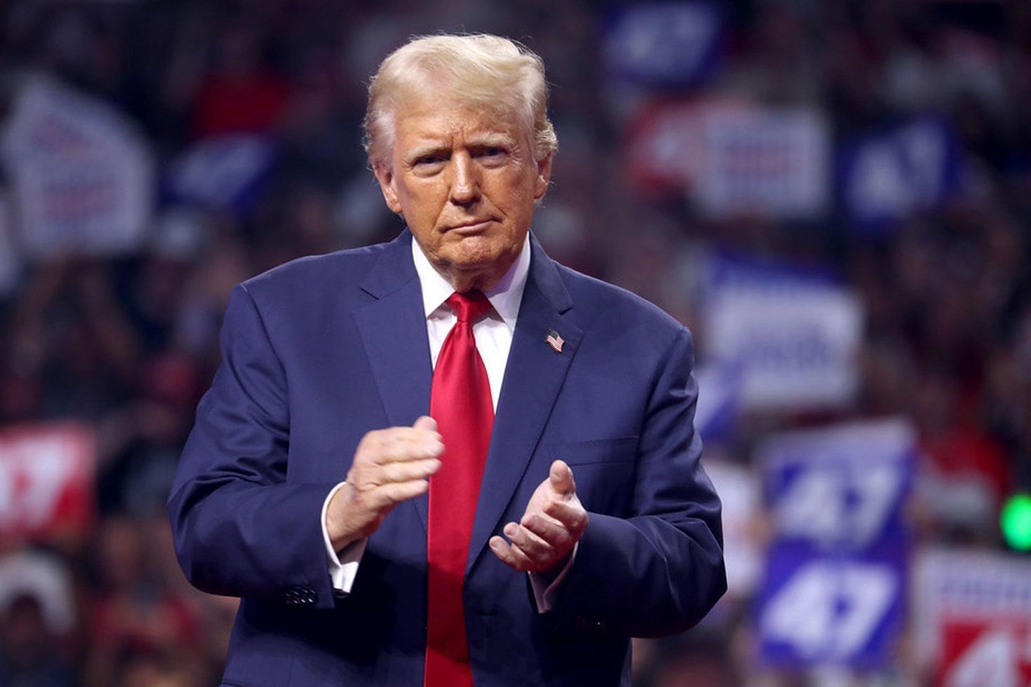 ABD Başkanı Donald Trump’tan iki ülkeye seyahat yasağı