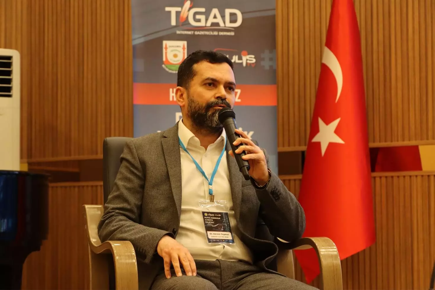 150 gazeteciyi bir araya getiren çalıştay Dr. Ekrem Teymur yapay zekanın manipülasyona açık yönlerine dikkat çekti