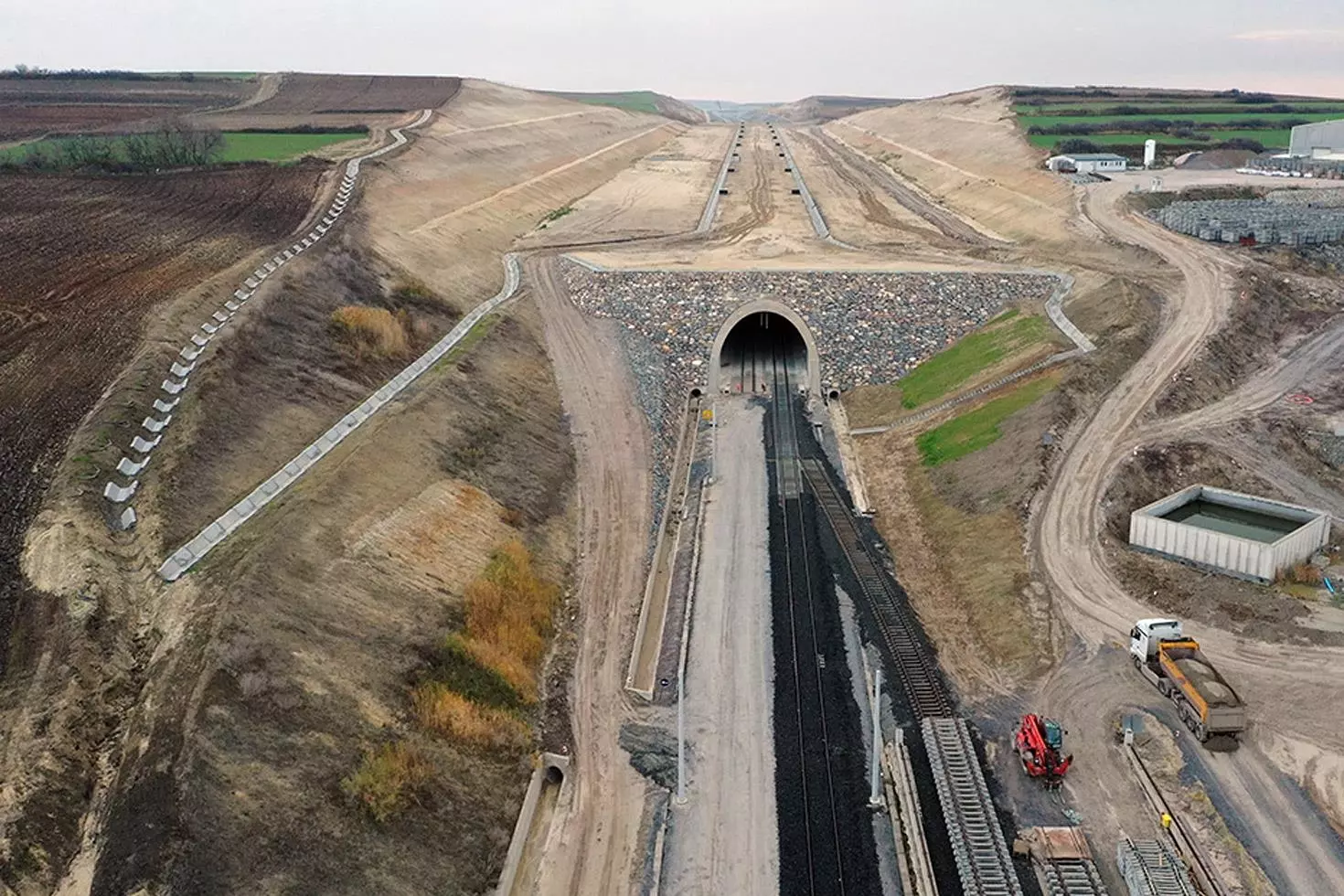 4,5 saatlik yol 1,5 saate düşecek Bölge halkının dört gözle beklediği çalışmada sona gelindi