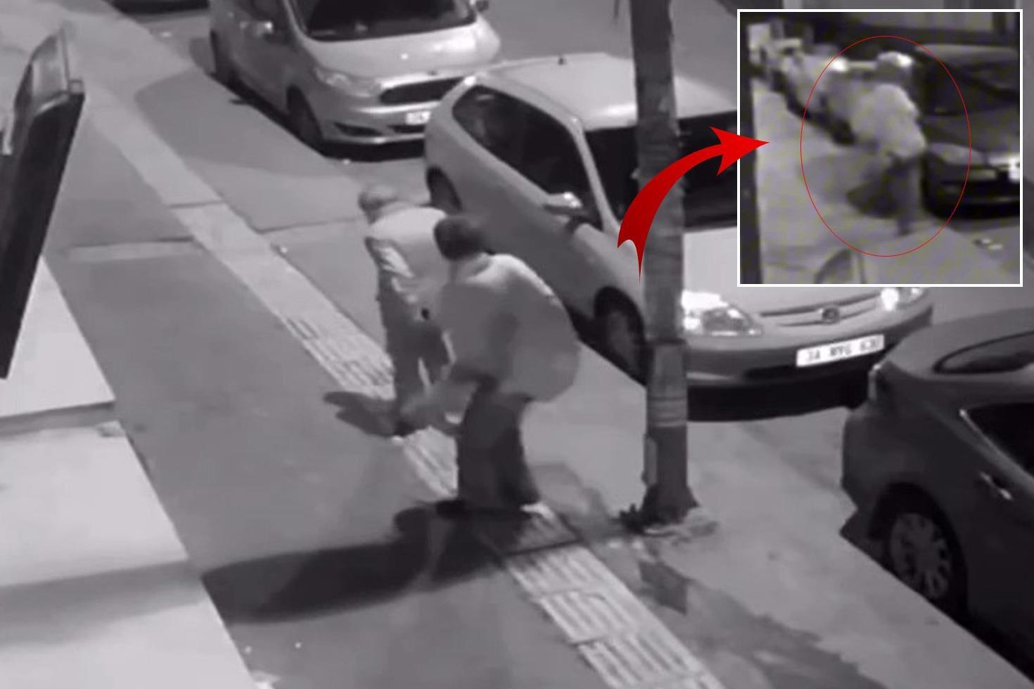 Genç kadın, yaşlı adamı yerde tekmeleyip öldüresiye dövdü