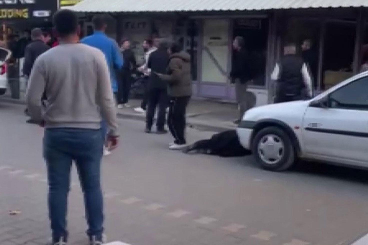 Eşini sokak ortasında katletti, elini kolunu sallayarak kayıplara karıştı