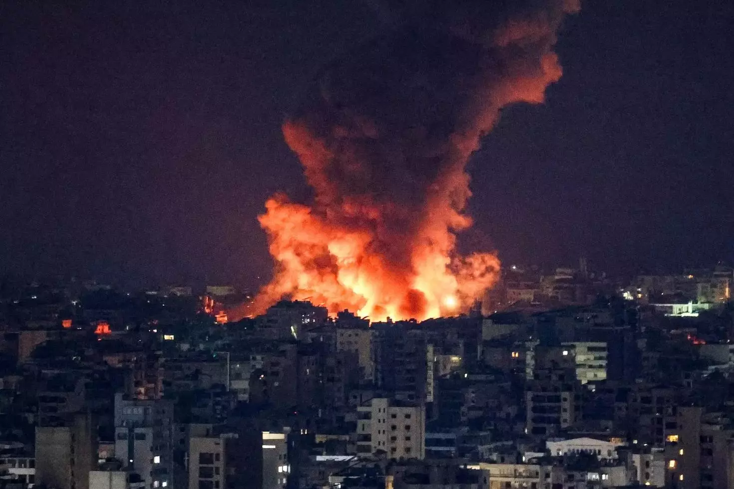 İsrail komşu ülkeyi İHA’larla vurdu