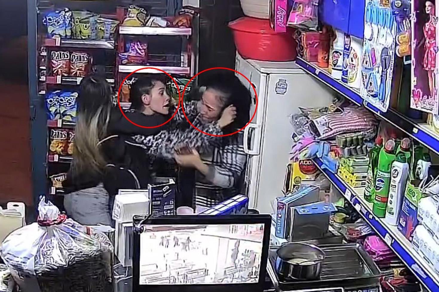 Markette gelin-kayınvalide kavgası Kamera olan biteni anbean kaydetti