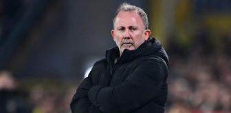 Tarihi derbi galibiyeti sonrası hakemlere verdi veriştirdi