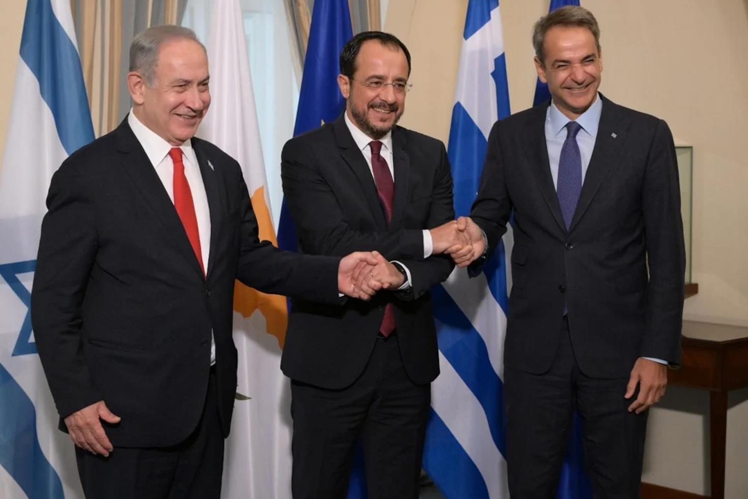 MSB’den olay fotoğrafa ilk yorum: Tehdit oluşturması söz konusu değil