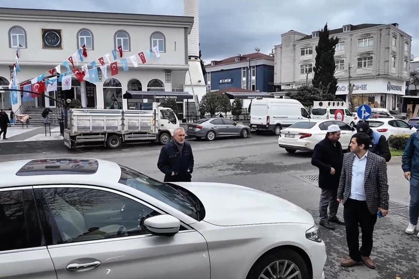 Cumadan çıkan gördüğü manzara karşısında isyan etti Müftü bile mağdur oldu