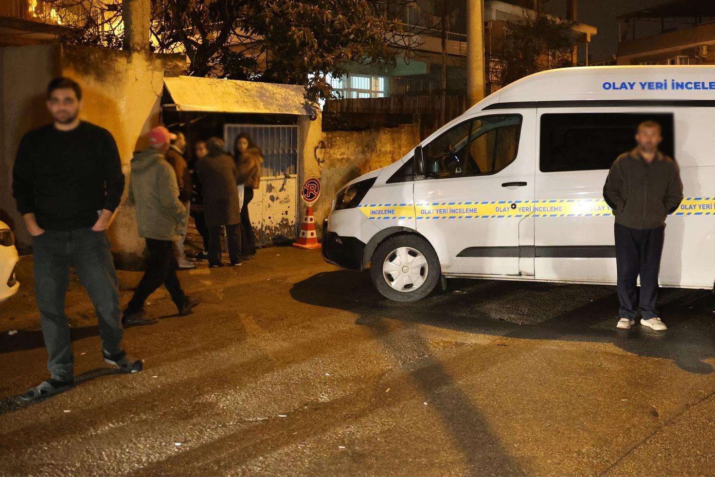 Hırsızlık için girdikleri evin sahibini öldürüp, kaçtılar