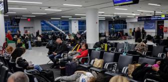 Binlerce kişi havalimanlarında mahsur kaldı