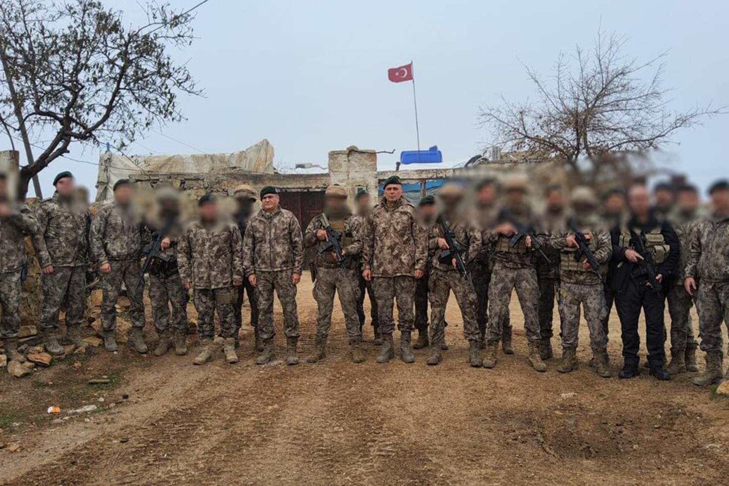 Dikkat çeken ziyaret Özel Harekat Başkanı sınır ötesinde