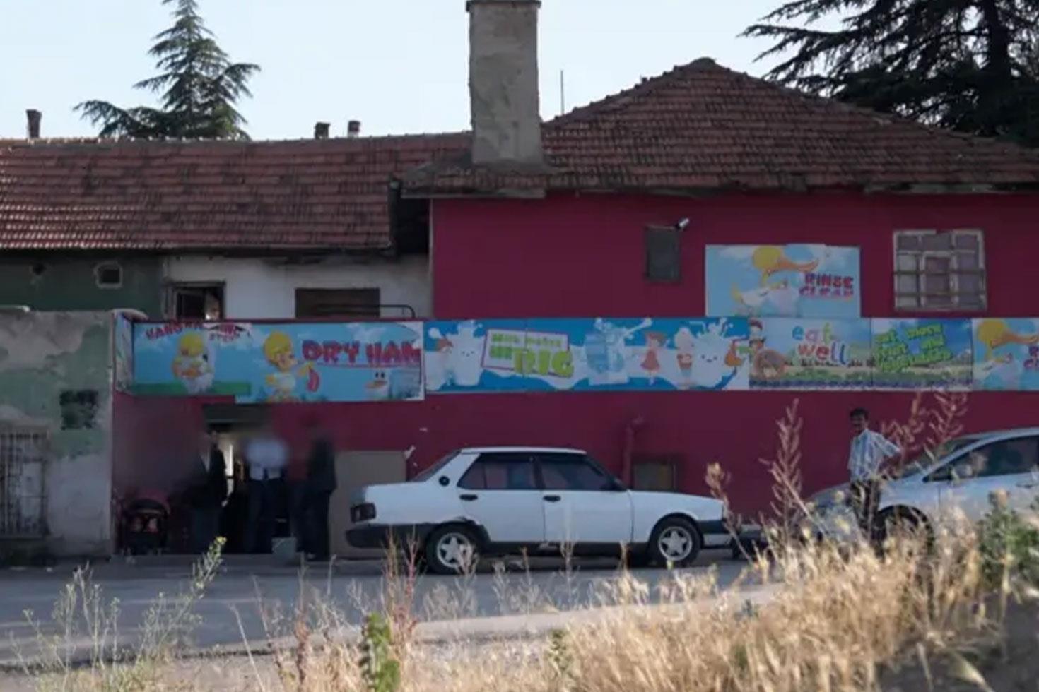 Hayır mağazasında cinsel ilişki karşılığı yardım skandalına 35 yıla kadar hapis talebi