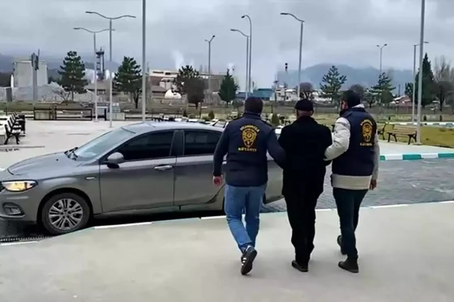 Umre vaadiyle topladığı paraları kumarda kaybetti