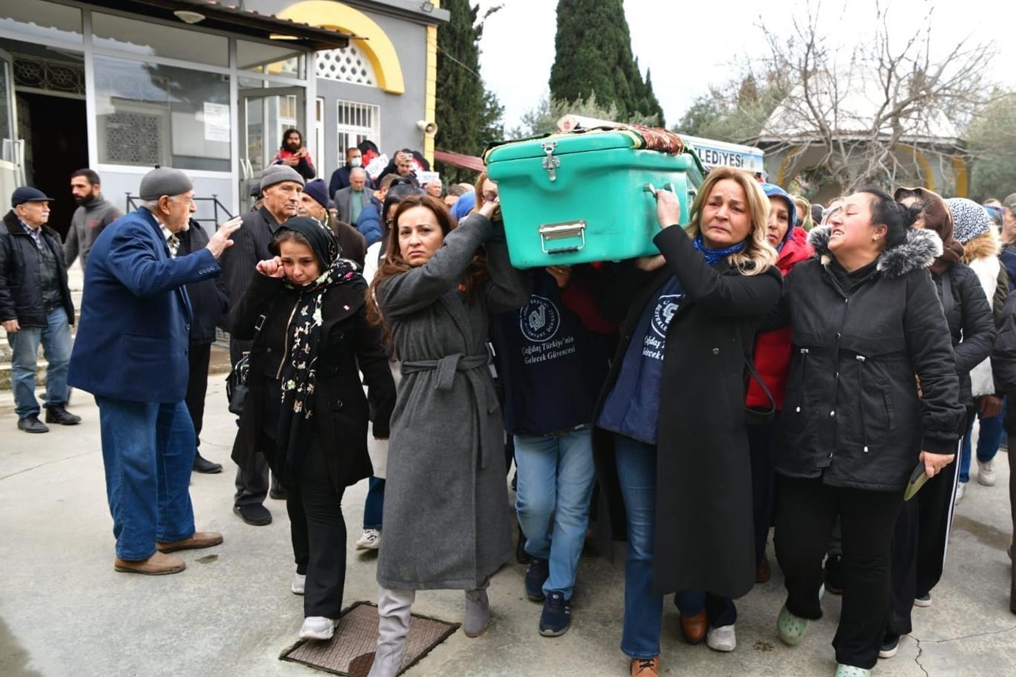 Eşi tarafından öldürülen Kadriye Köken’i son yolculuğuna kadınlar uğurladı