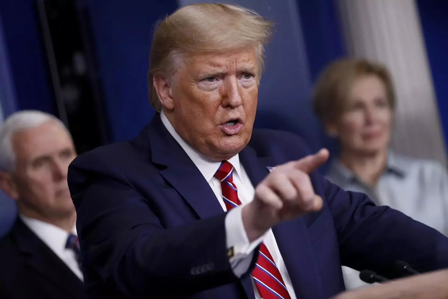 “Fed’de bir aptal var“ diyen Trump, Powell’a dava açmaya hazırlanıyor