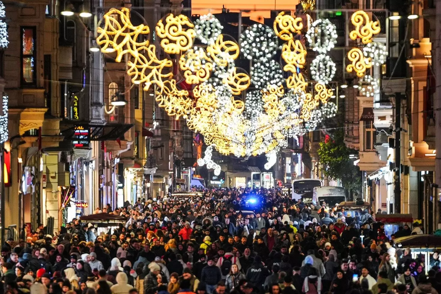 Taksim’de Yılbaşı Yoğunluğu