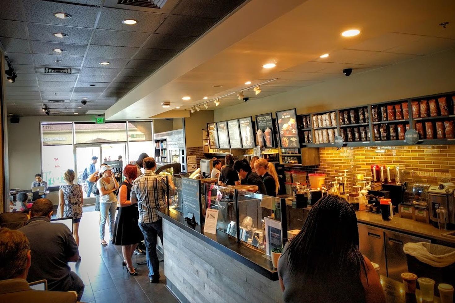 Starbucks yüzlerce mağazasını kapatma kararı aldı