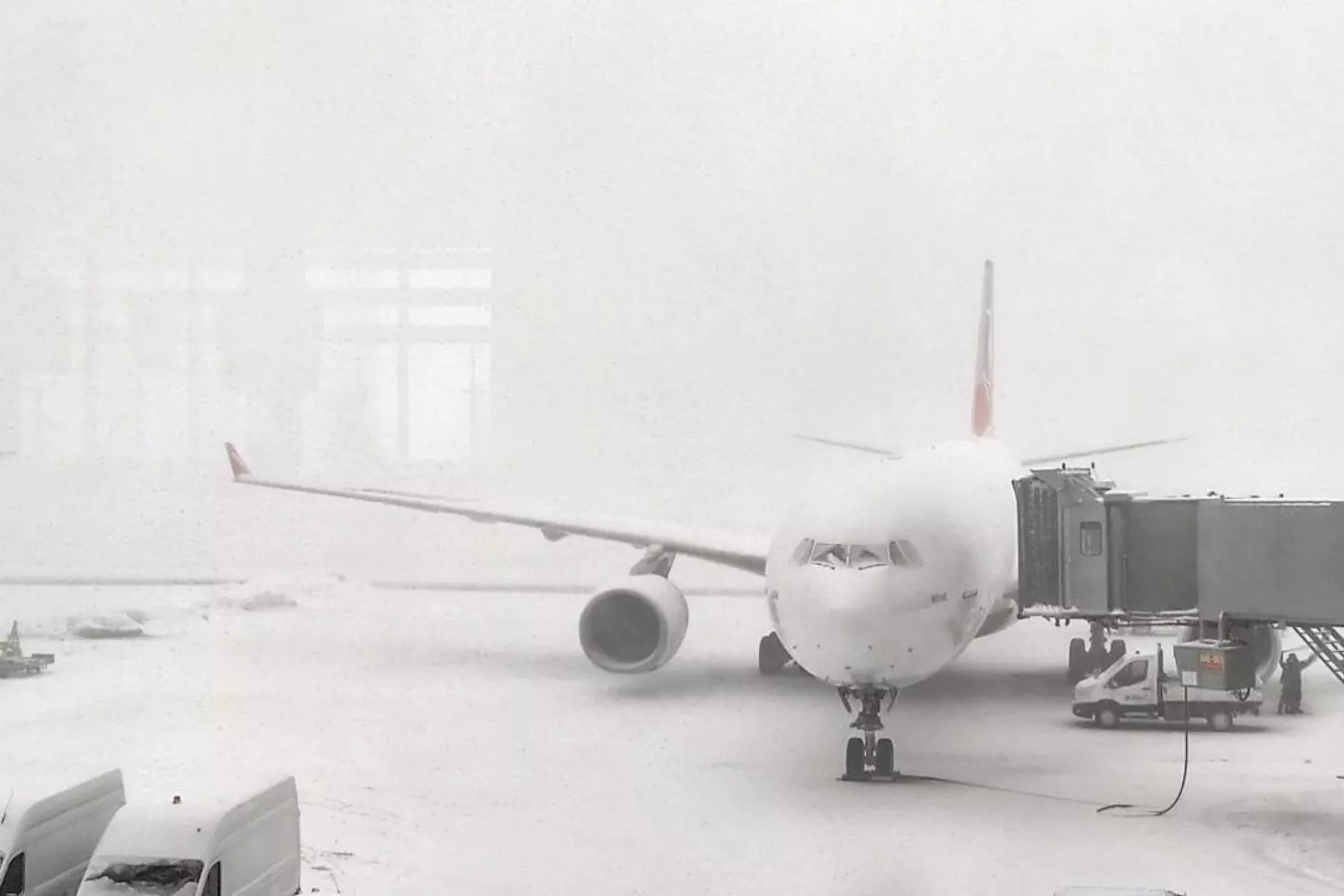 Uçuşlara hava engeli Çok sayıda sefer iptal edildi