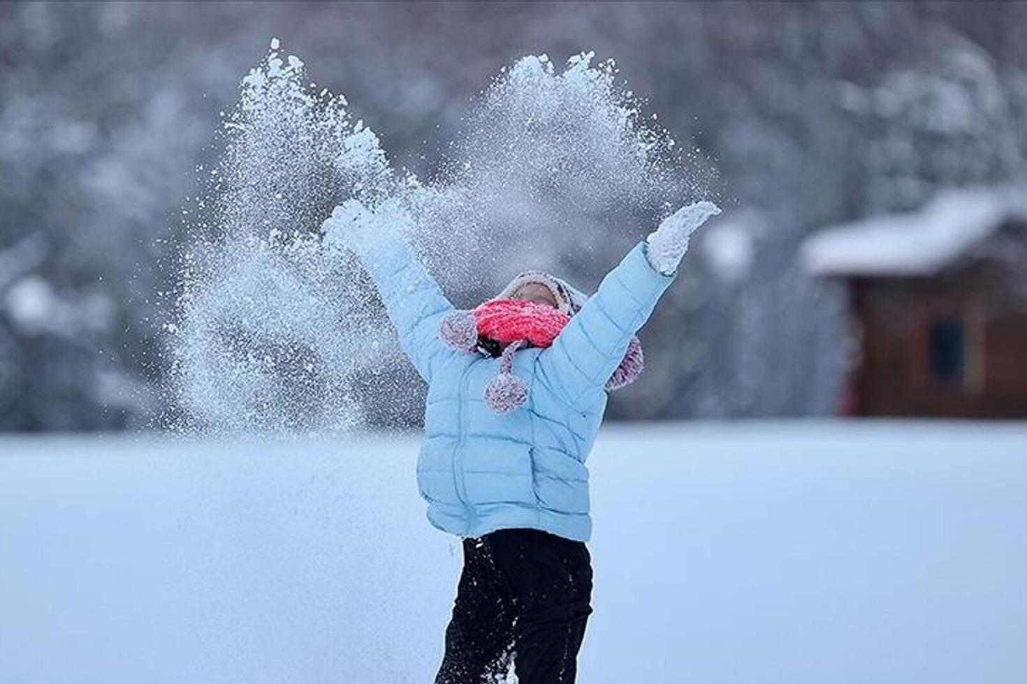 İstanbul’da lapa lapa kar yağıyor 4 ilde okullar tatil edildi