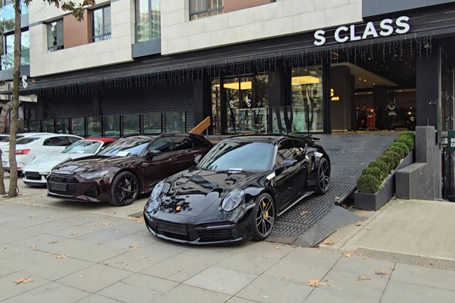 Türkiye’nin en lüks araçlarının olduğu galeriye operasyon