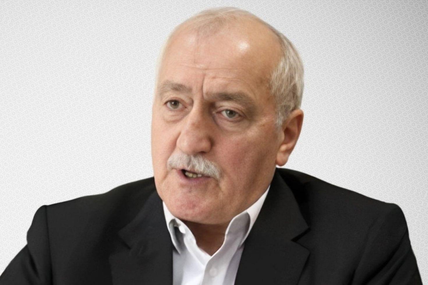 Eski İçişleri Bakanı Sadettin Tantan hastaneye kaldırıldı Ailesinden açıklama var