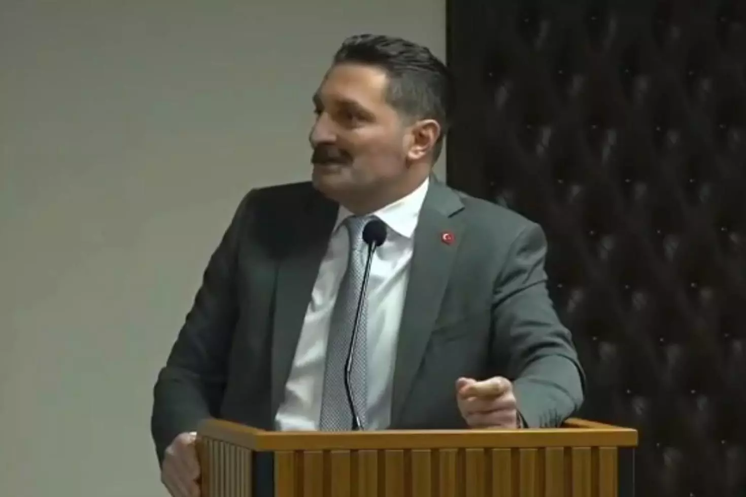 AK Partili Özgün’den tartışma yaratacak çıkış: Açlık olsaydı...