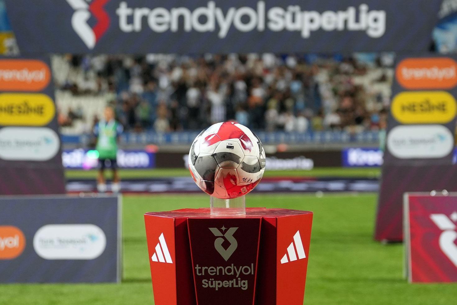 Fatih Karagümrük’te yaprak dökümü