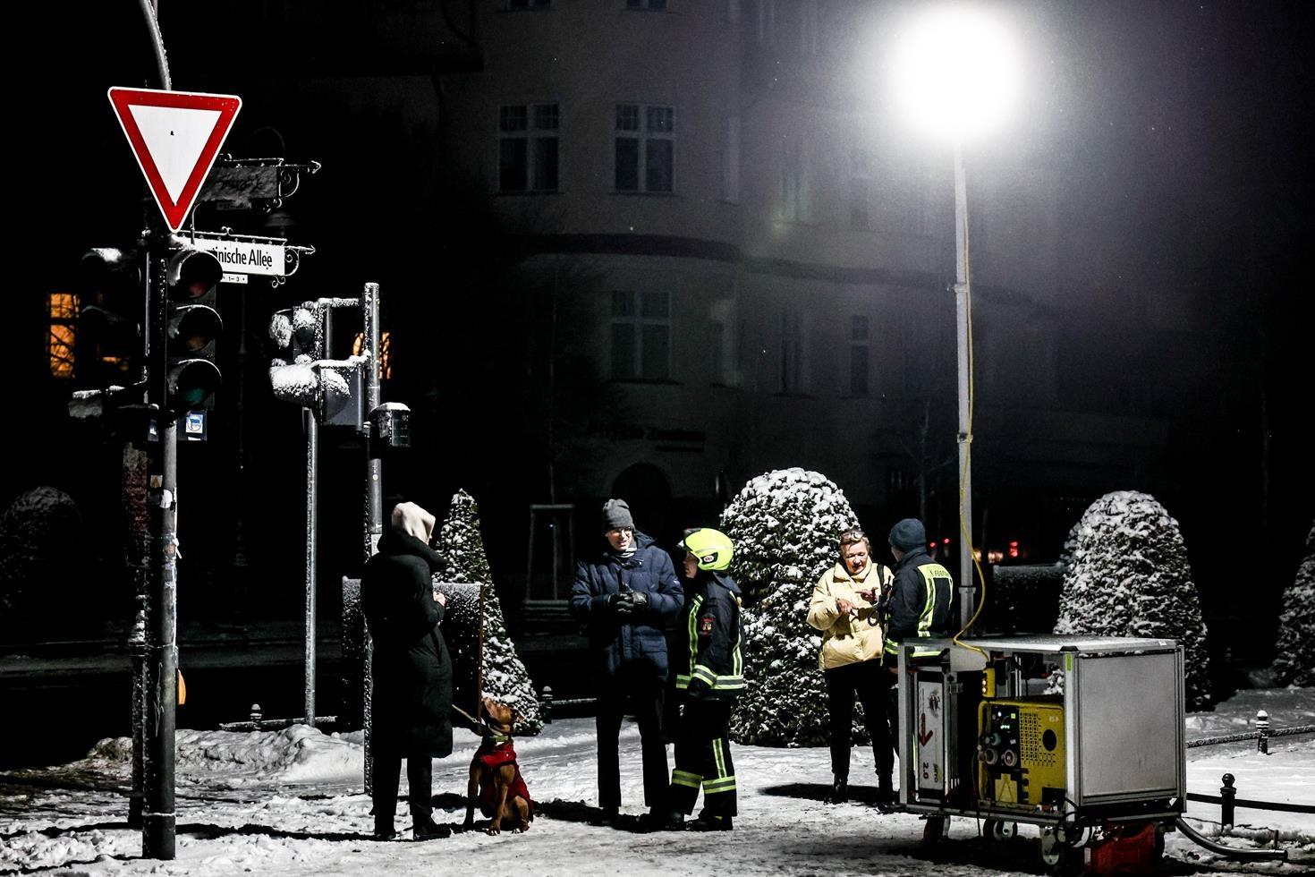 Berlin’de kriz derinleşiyor: Karanlığın 3. gününde binlerce kişi buz kesti