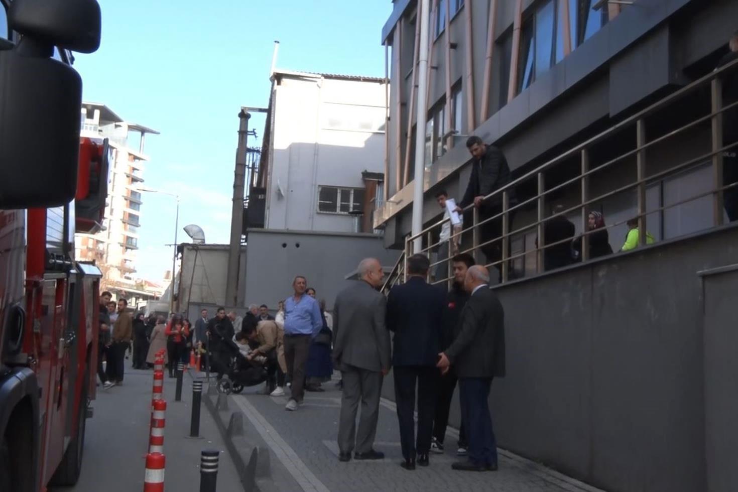Bayrampaşa Kaymakamlığı’nda yangın paniği: Bina tahliye edildi