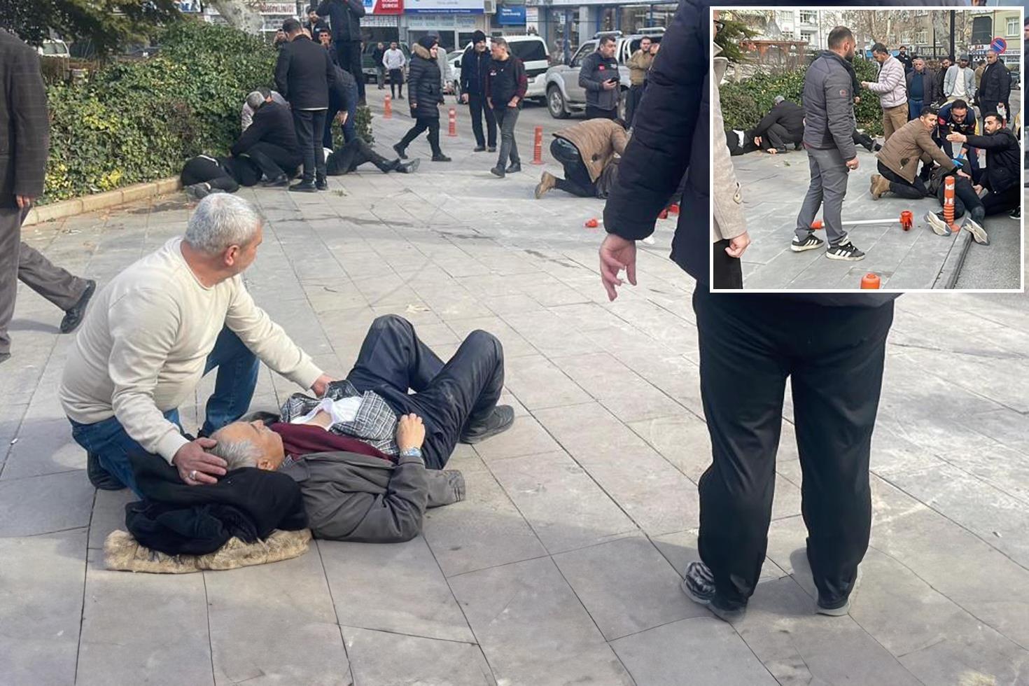 Baba ve 3 oğlu sokak ortasında vuruldu Durumları ağır