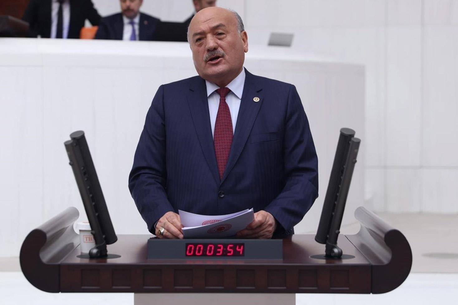 Bunu da gördük Meclis kürsüsünden otel reklamı yapan milletvekili