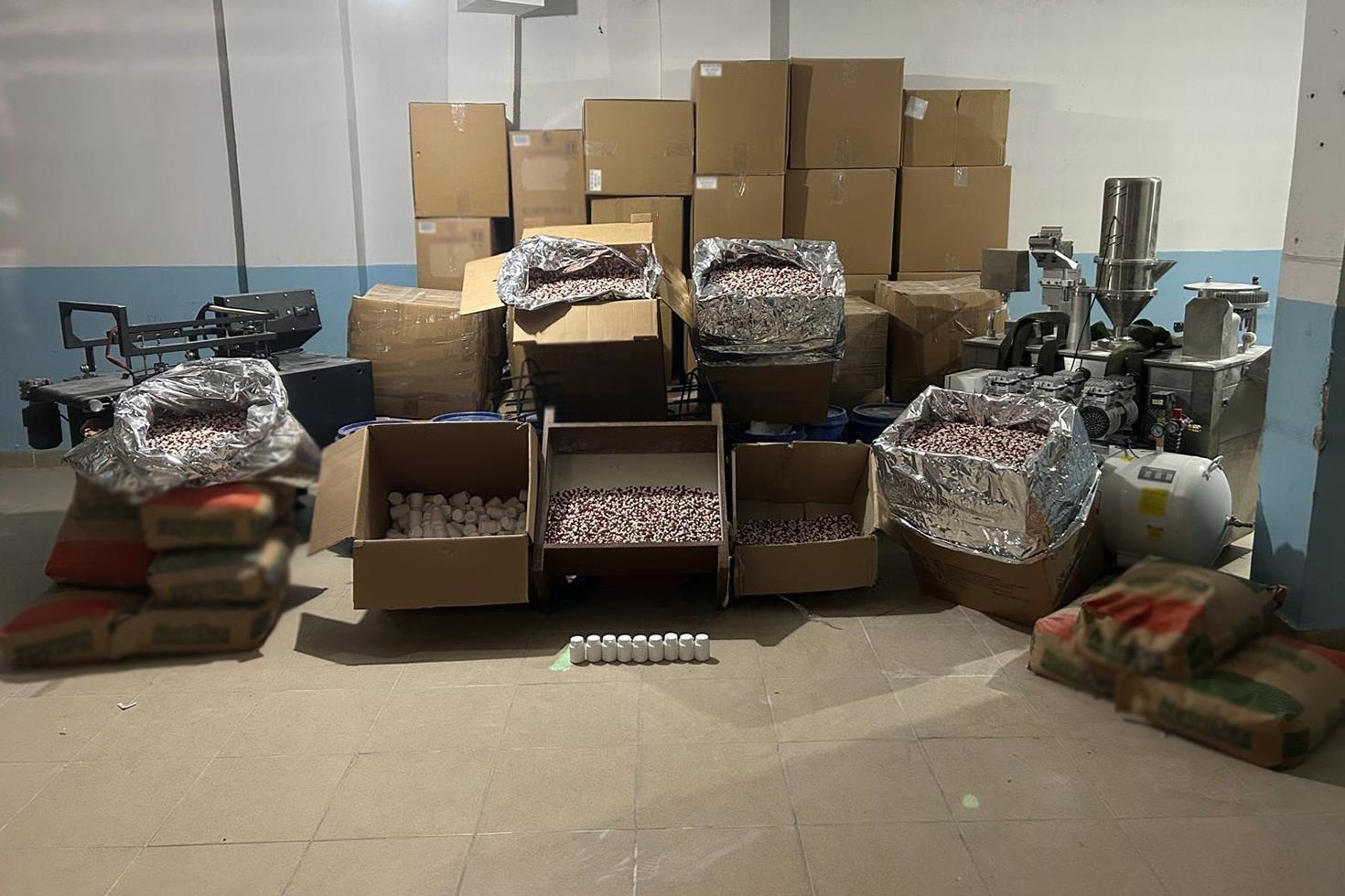 Avcılar’da uyuşturucu operasyonu: 3 milyon 350 bin adet sentetik ecza hapı ele geçirildi