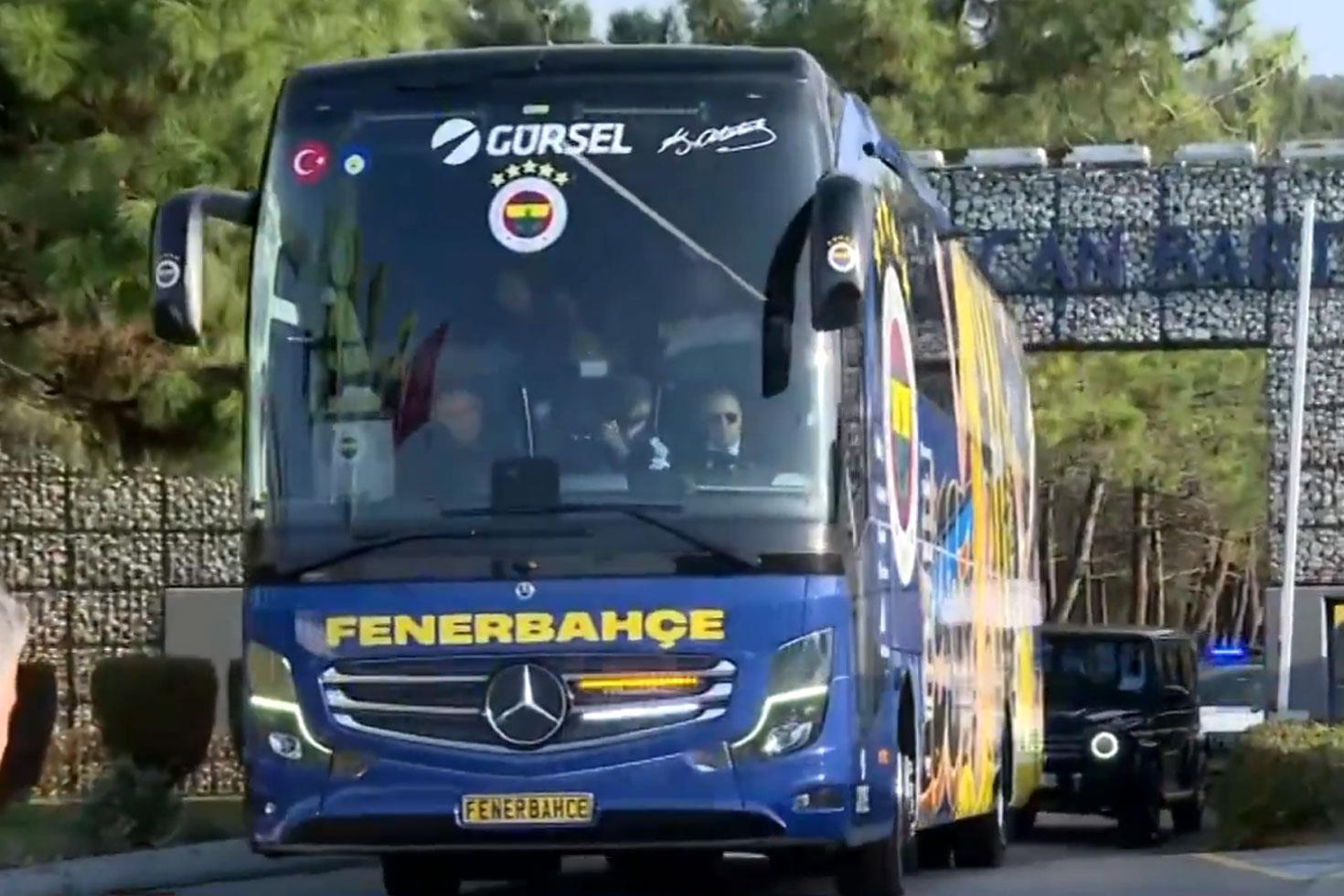 Fenerbahçe’de bir ayrılık daha Yıldız isim takımdan gidiyor