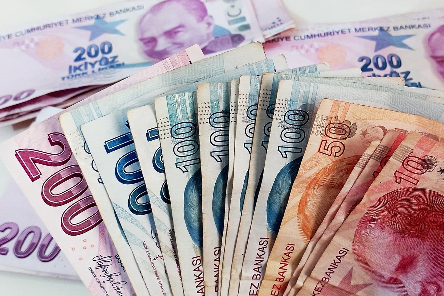 Cumhurbaşkanı Başdanışmanı Oktay Saral’dan gümrük vergisi düzenlemesine tepki