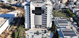 Belediyeyi denetlemeyip lüks otelde kadınlarla gününü gün etmişler