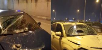 Bursa'da akıl almaz trafik kazası: Demir bariyerler araçların üzerine düştü