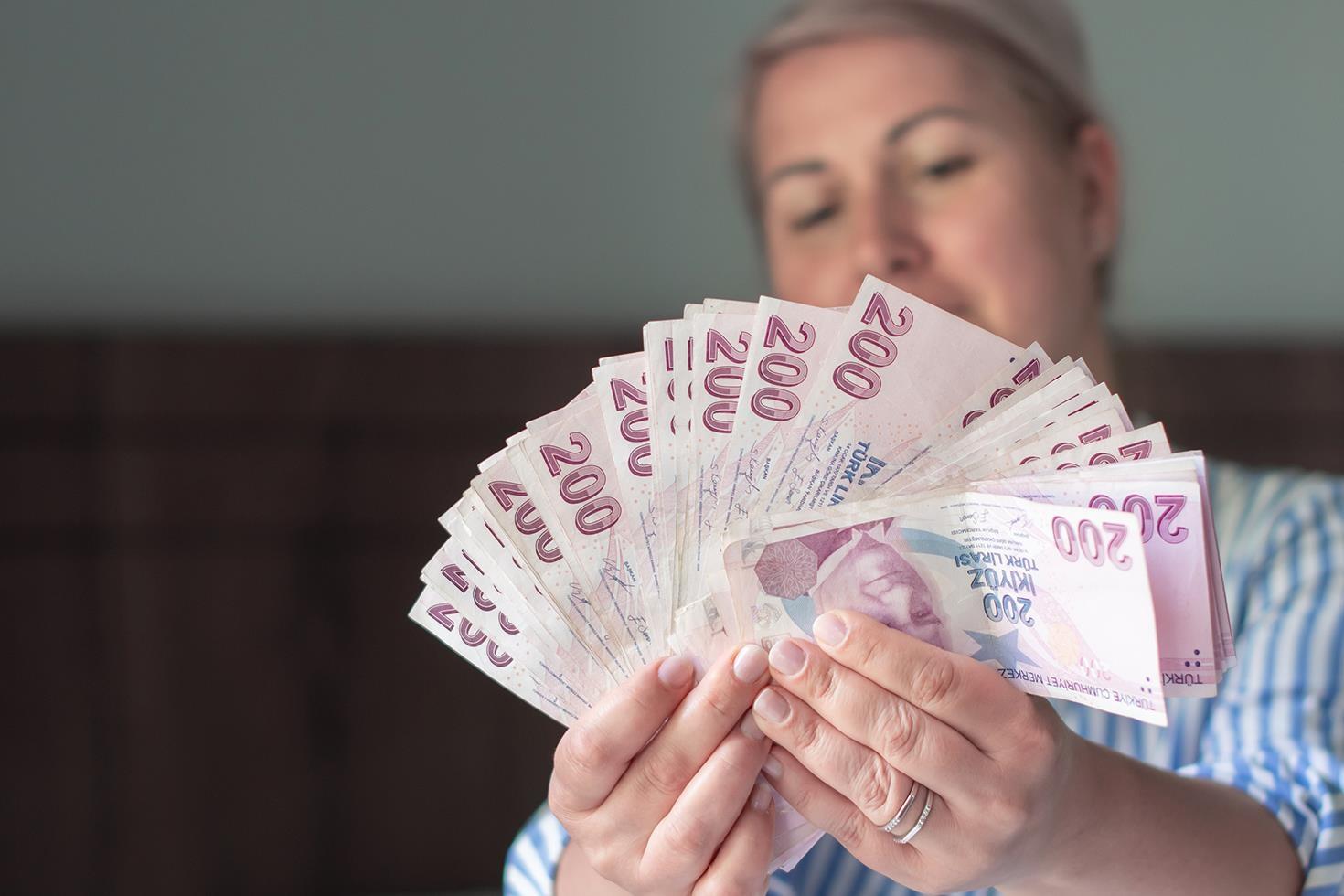 Emeklinin bayram ikramiyesine yapılacak zam belli oluyor İşte masadaki tek rakam