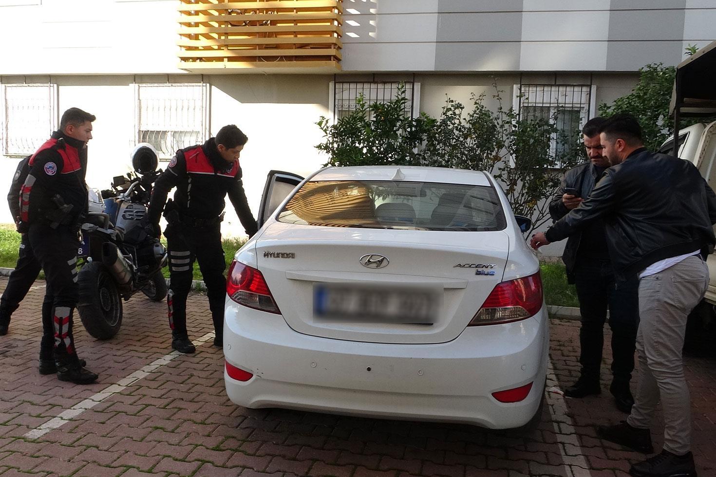 Ağabeyi ile diğer ağabeyinin eşini otomobilde görünce kurşun yağdırdı