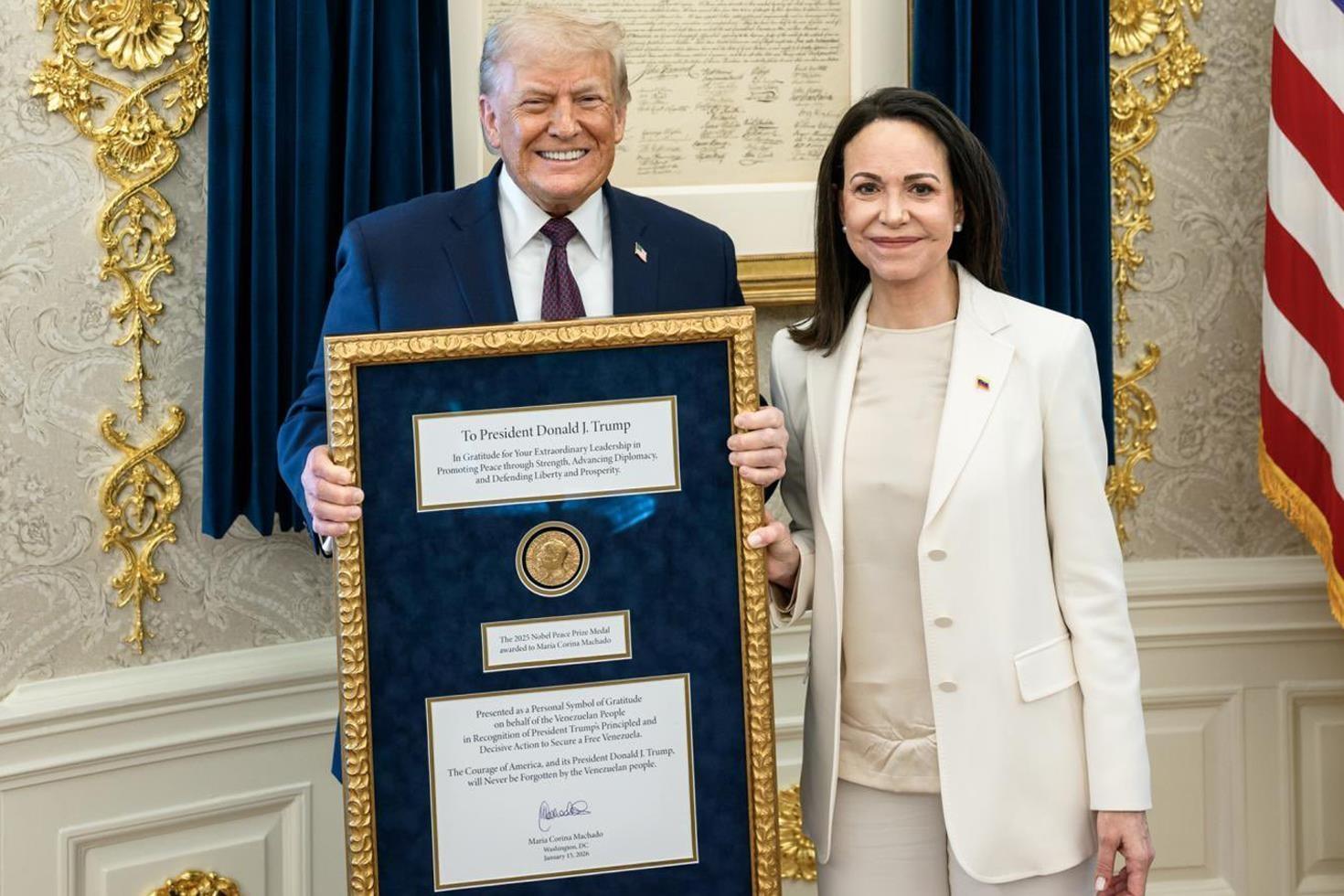 Machado kendisine verilen Nobel Barış ödülünü Trump’a sundu
