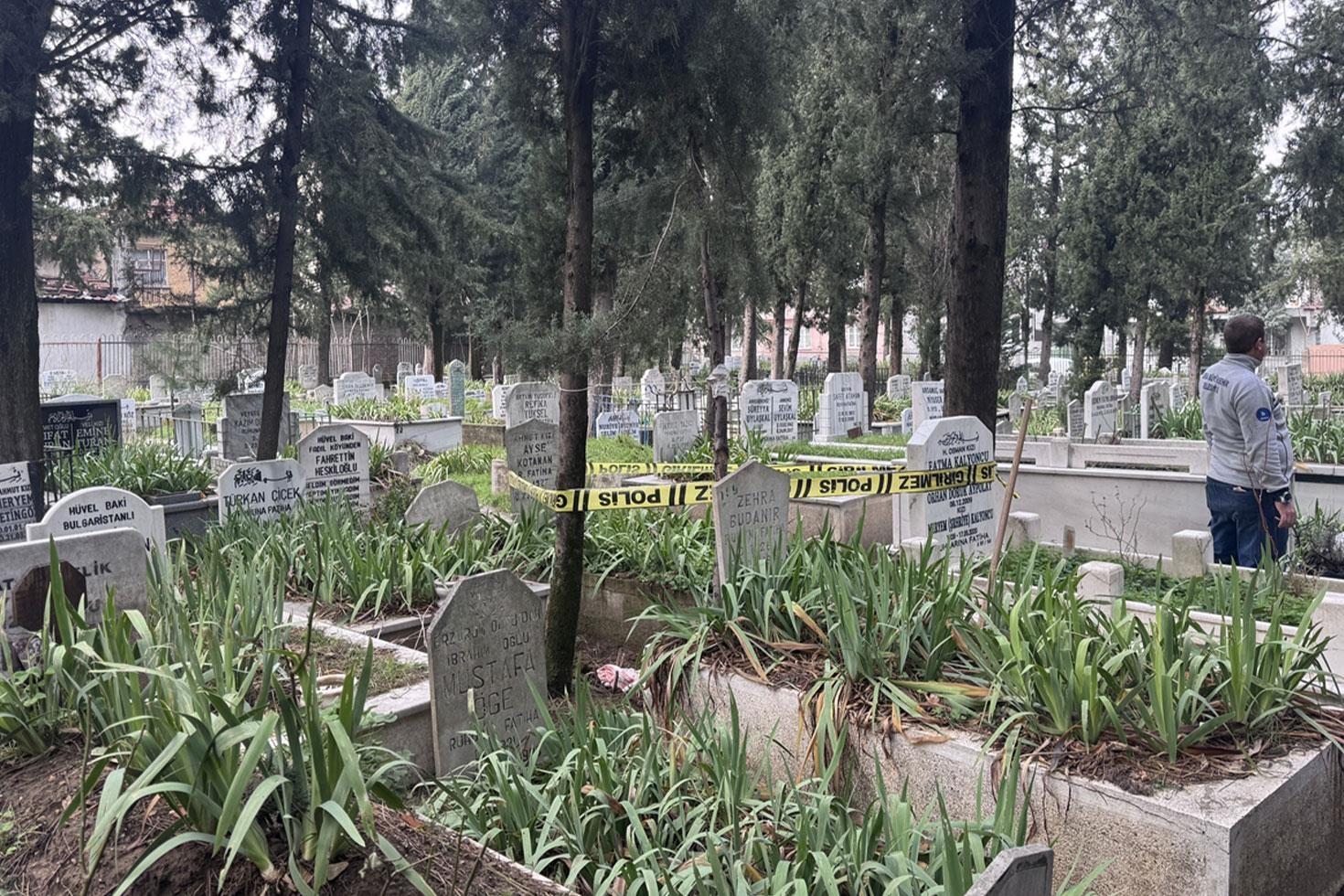 Kimseye haber verilmeden gömüldü, mezarlık görevlisi fark etti