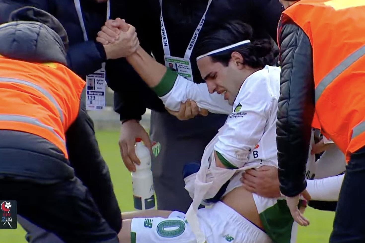 Bursaspor iki kötü haberle sarsıldı: Hem maçı kaybettiler hem de yıldız ismin kolu kırıldı