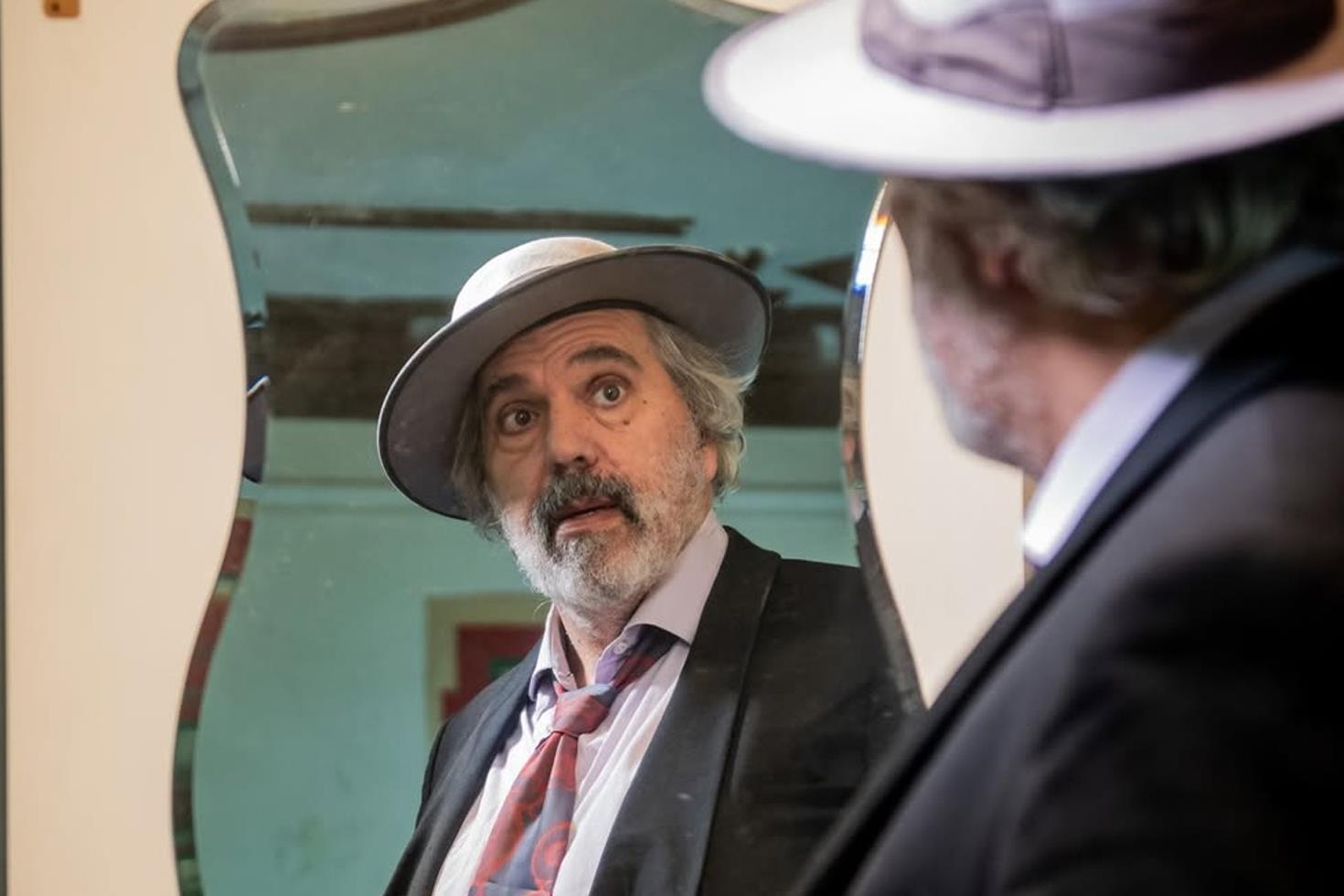 Portekiz’de cumhurbaşkanı adayından sıra dışı vaatler: Herkese Ferrari verilecek musluklardan şarap akacak