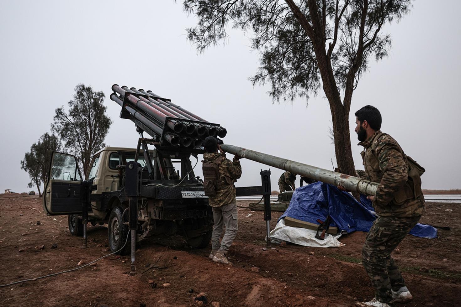 Suriye ordusu Rakka’ya yaklaşıyor Deyrizor da YPG’den temizlendi