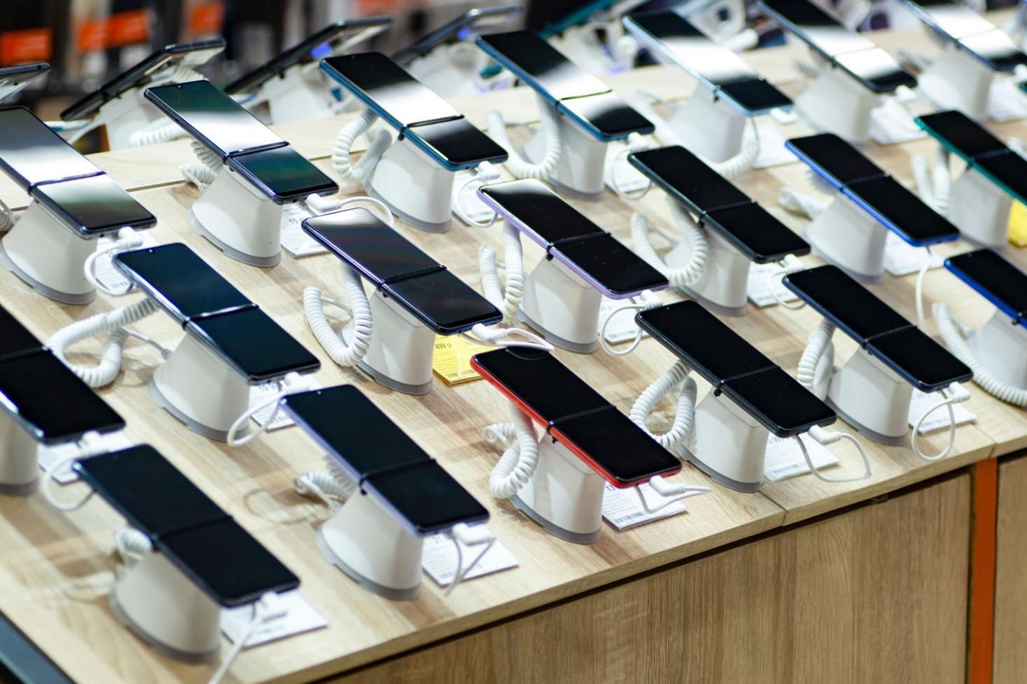 Dev marka piyasadan resmen çekildi Artık telefon üretmeyecekler