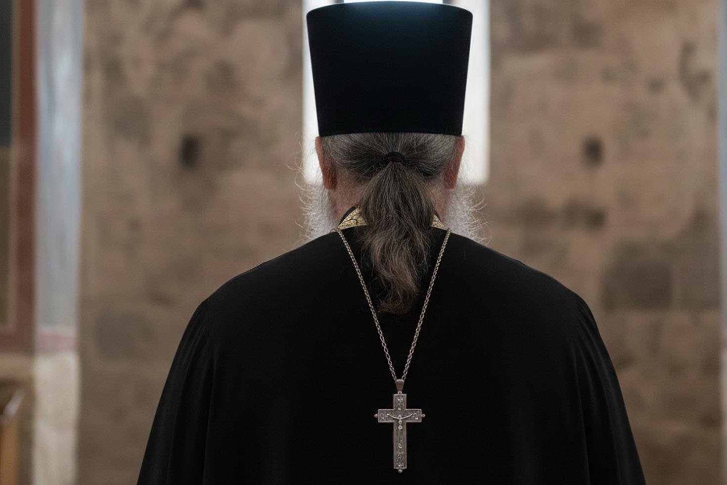 Hindistan’da Papaz Bipin Bihari Naik’e inanılmaz saldırı: Zorla inek dışkısı yedirildi