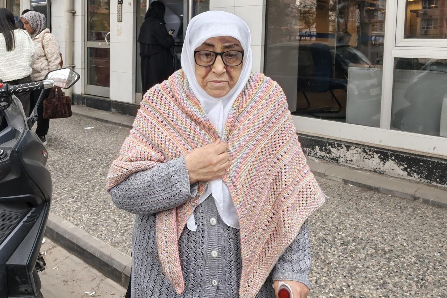 “Düzgün konuşamıyorsun“ deyip Zeynep Teyze’ye emekli maaşını vermediler