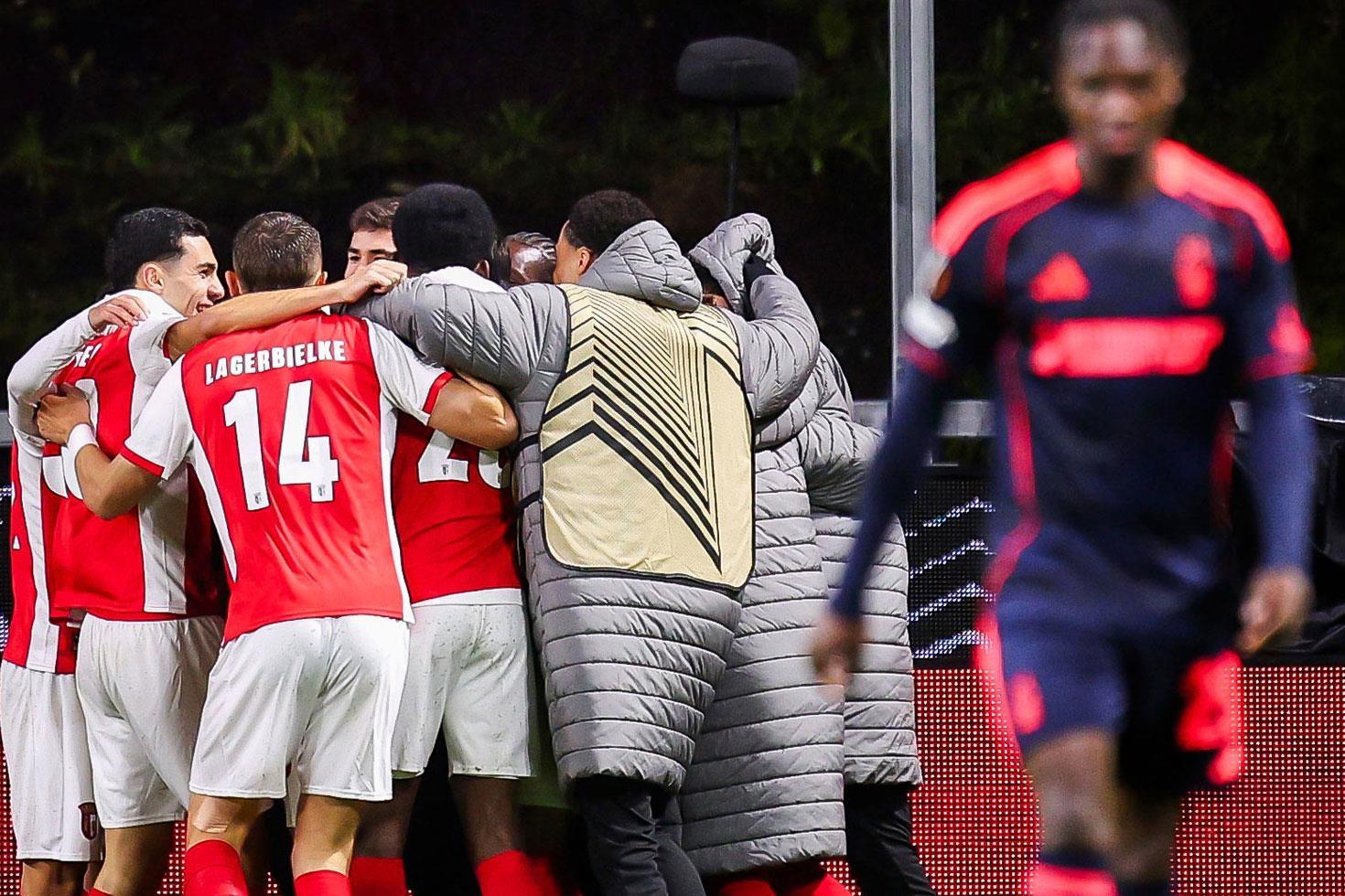 Yıllarca unutulmayacak maç 1 dakika içerisinde önce penaltı kaçırdılar, sonra kendi kalelerine attılar