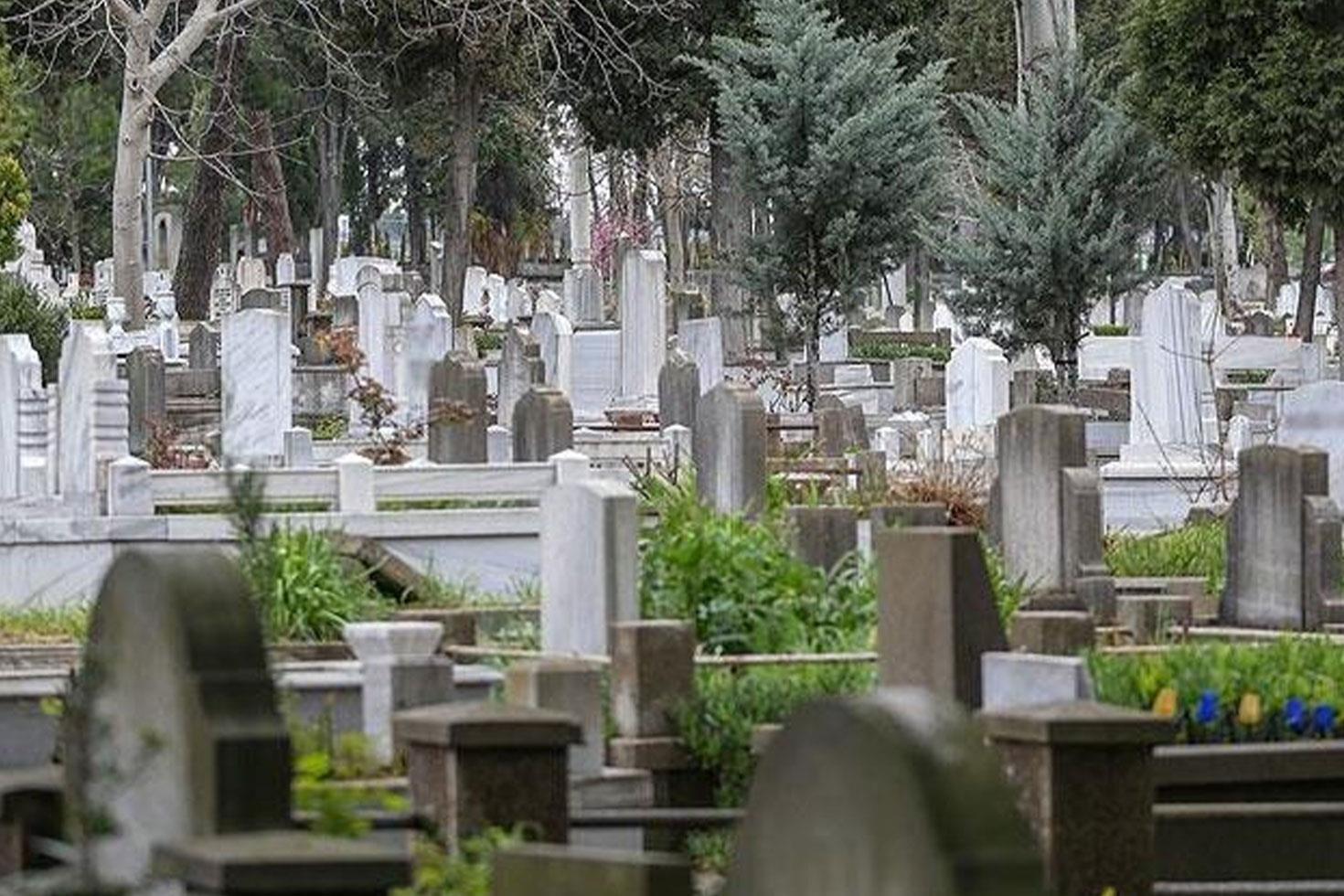 Mezarlıktaki poşetin içinden binlerce uyuşturucu hap çıktı