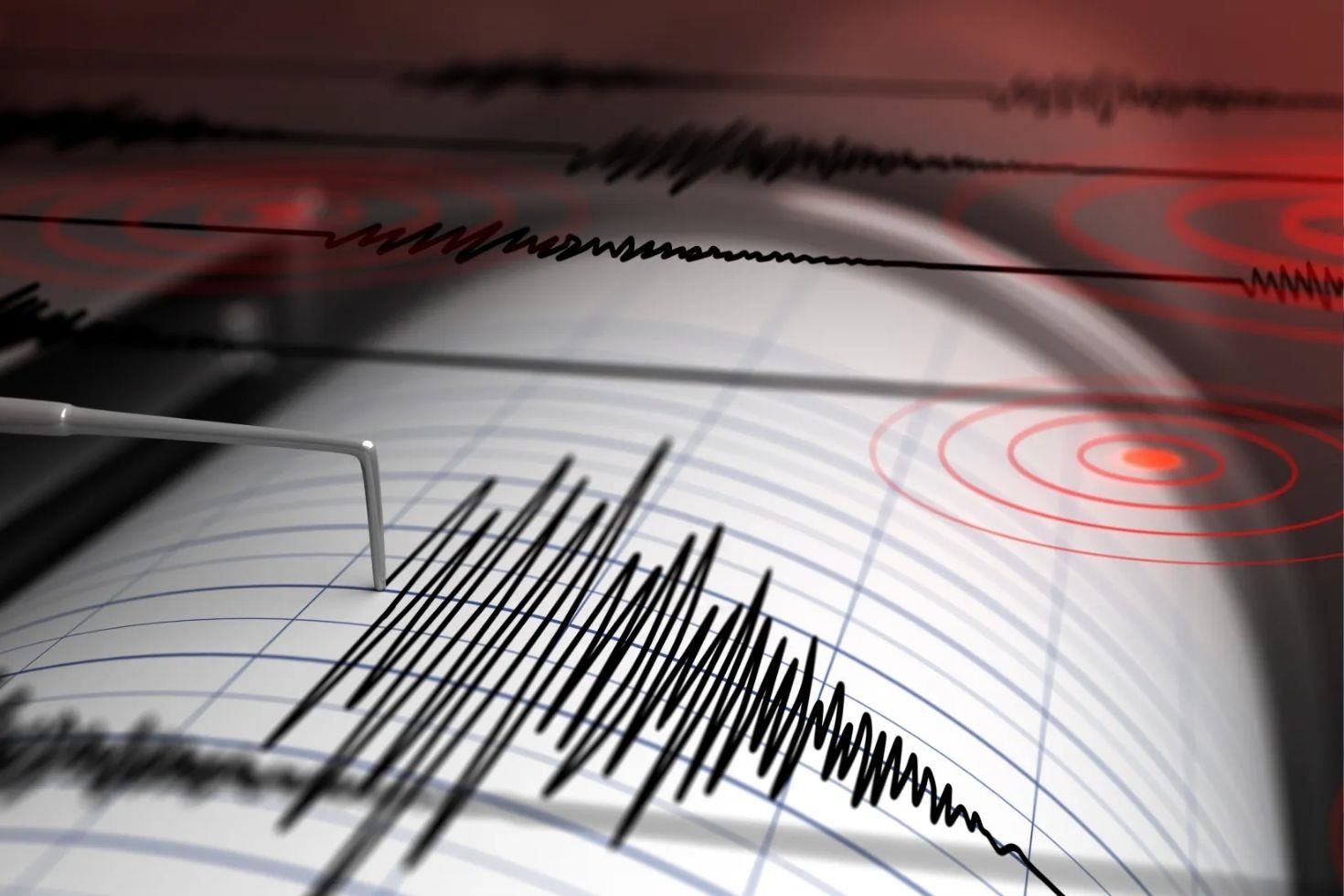 Gece yarısı Balıkesir'de korkutan deprem! Büyüklüğü belli oldu